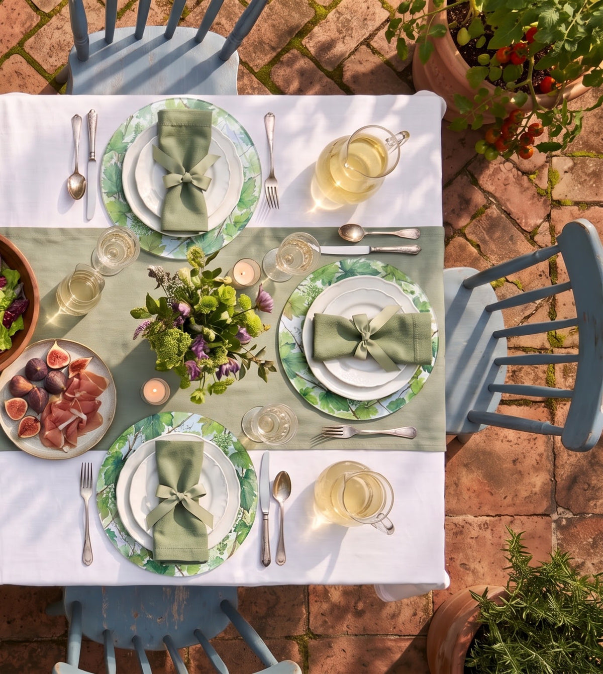Pergola round acrylic placemats on a laid table